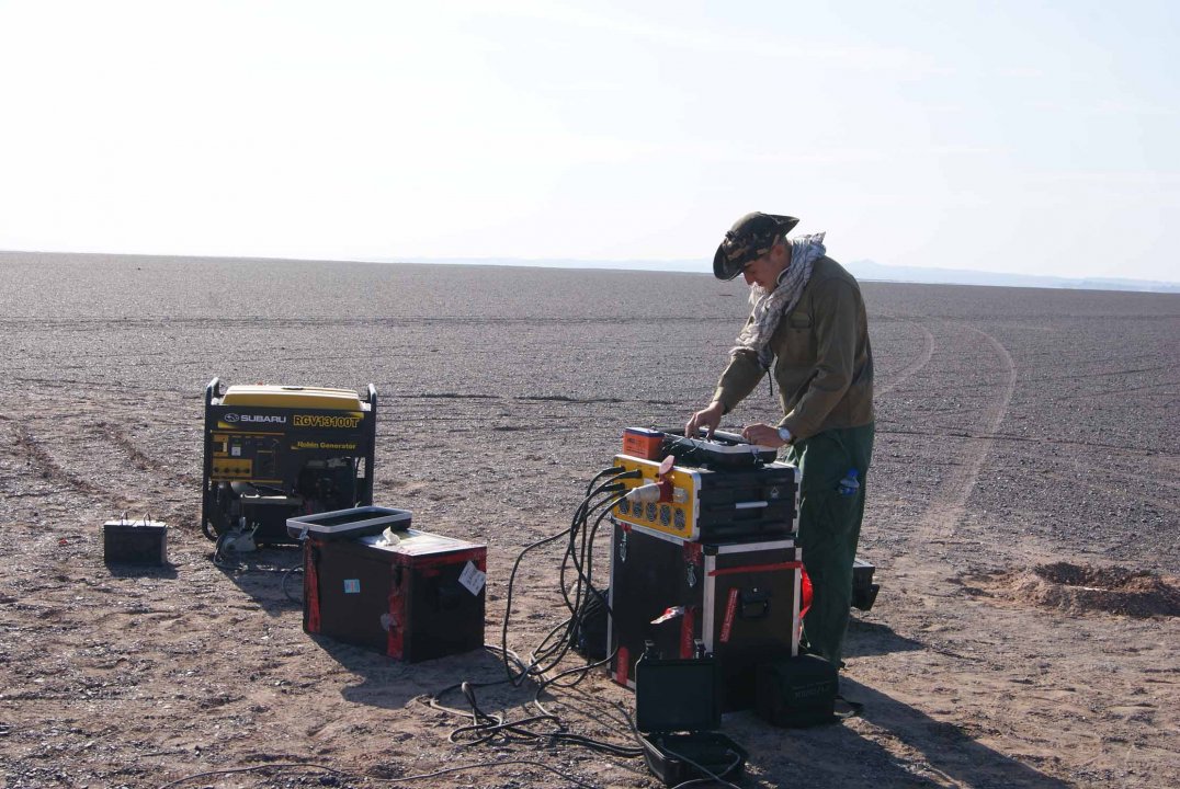 Геофизические работы с целью поиска и разведки полезных ископаемых